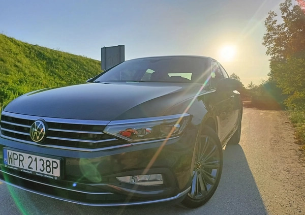 Volkswagen Passat cena 130000 przebieg: 88400, rok produkcji 2021 z Warszawa małe 742